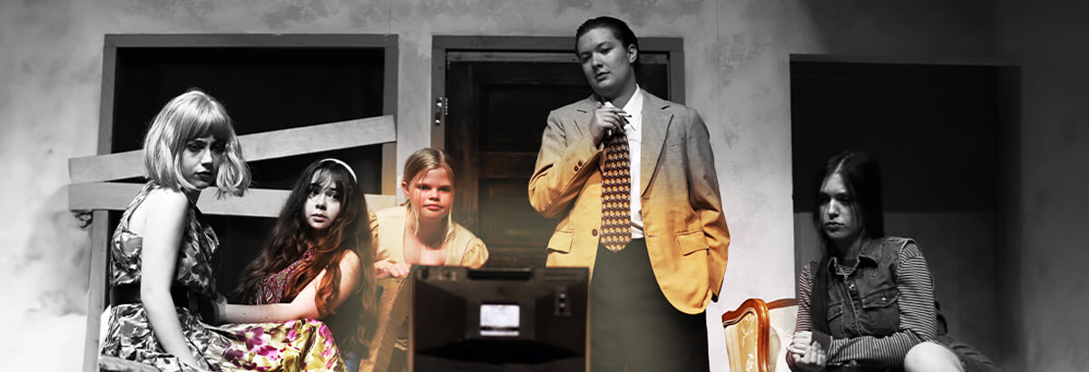 The Cast of Night of the Living Dead sits around a TV